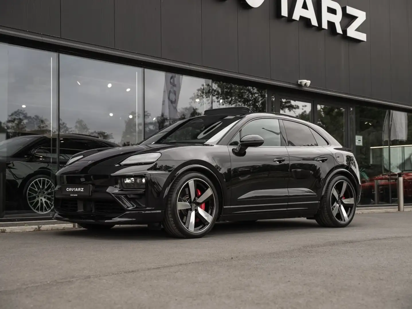 Porsche Macan TURBO EV 100KW/22"/MATRIX/PANO/ACC/AUGM. HUD/DISPL Чорний - 1