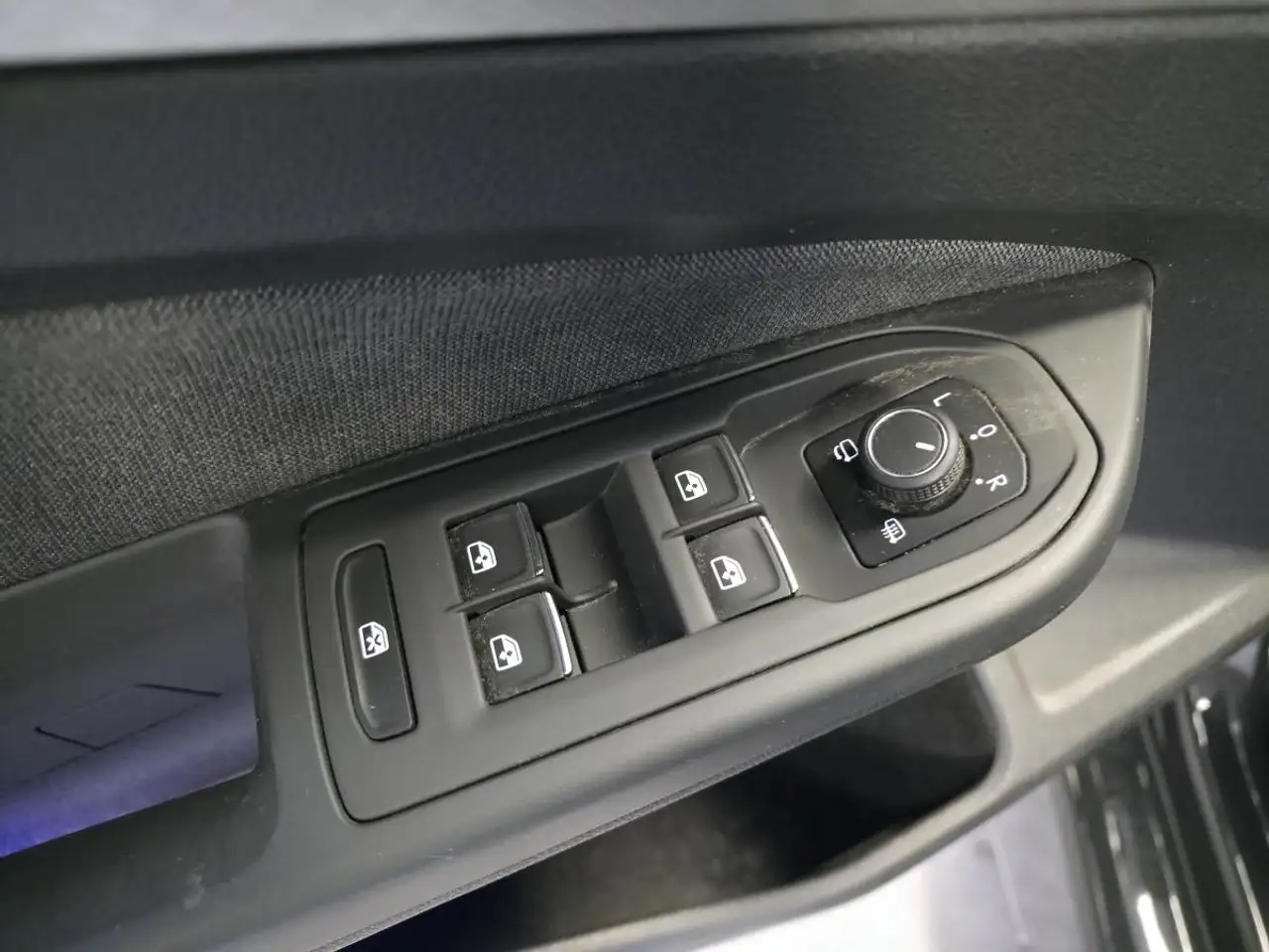Volkswagen Golf Standard Model — photo 29