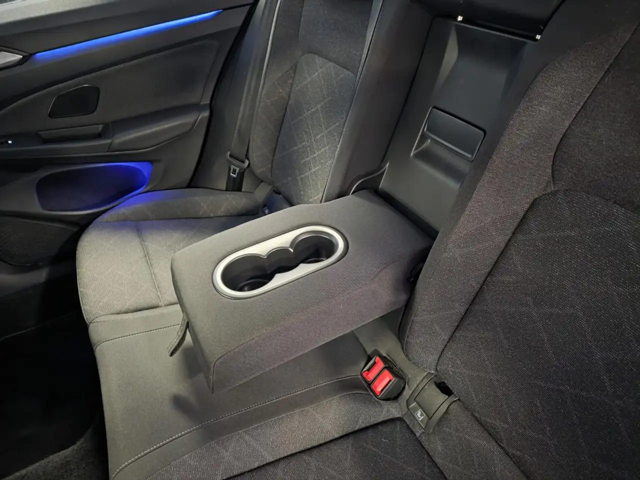 Volkswagen Golf Standard Model — photo 39