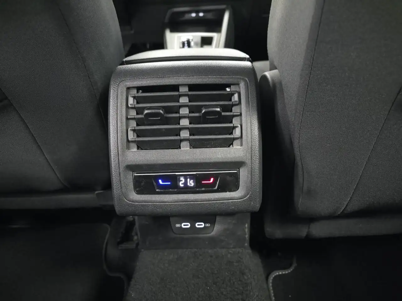 Volkswagen Golf Standard Model — photo 20
