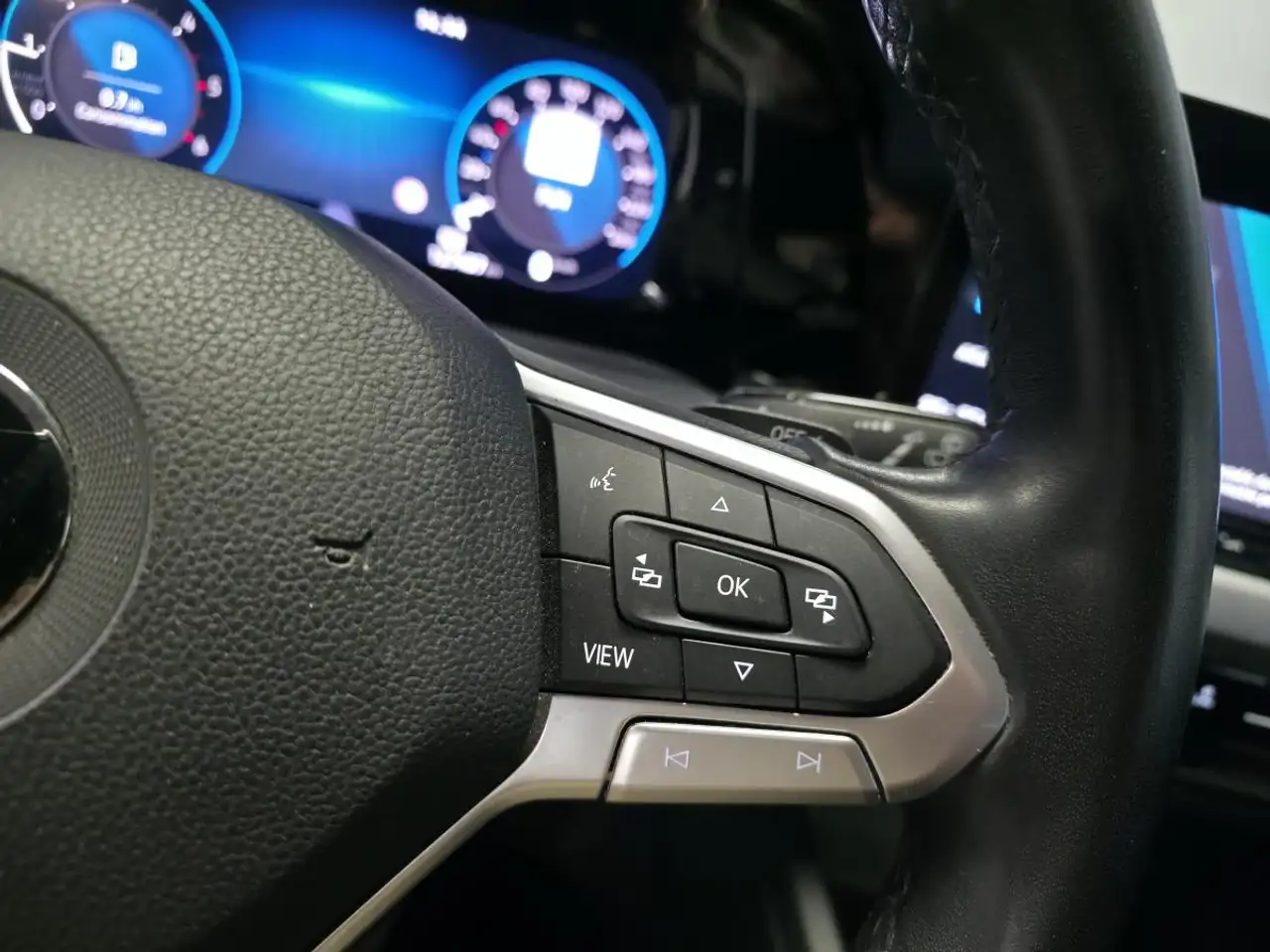 Volkswagen Golf Standard Model — photo 33