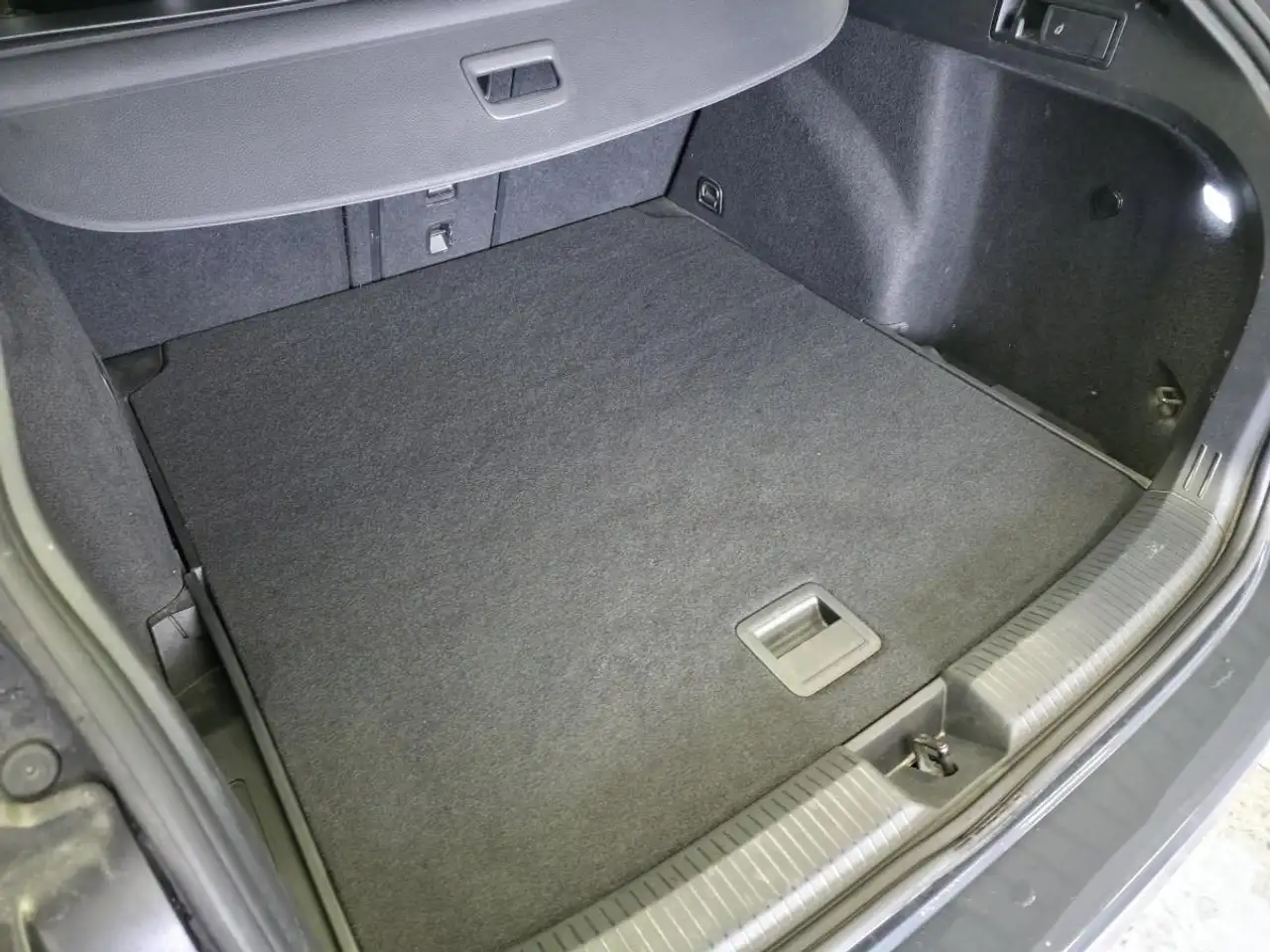 Volkswagen Golf Standard Model — photo 15