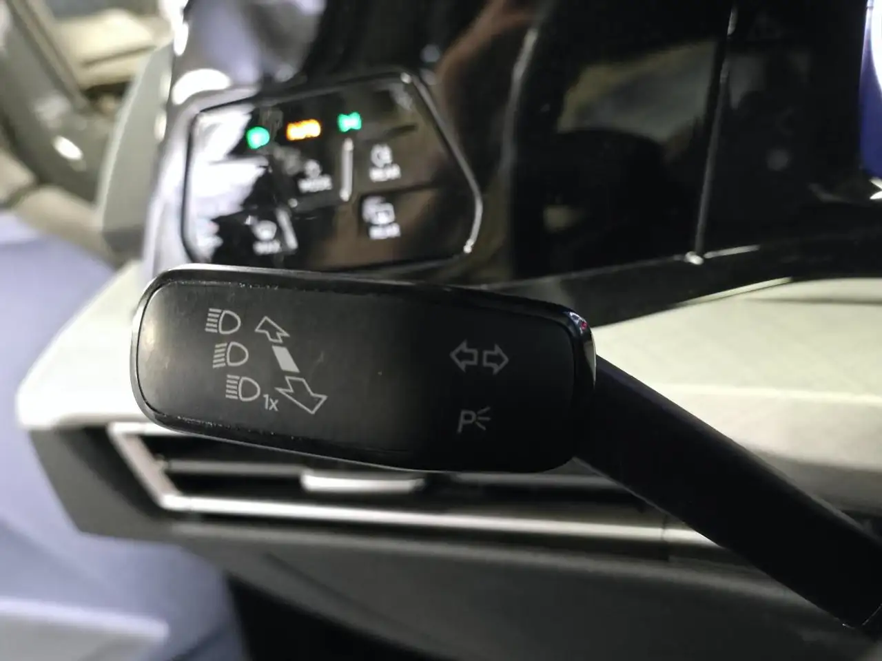 Volkswagen Golf Standard Model — photo 31