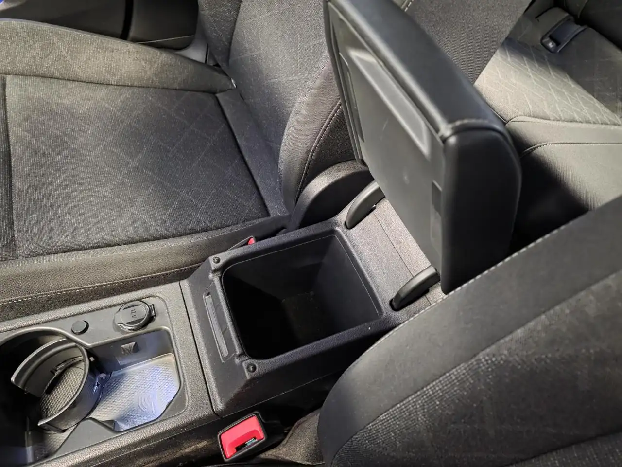 Volkswagen Golf Standard Model — photo 35