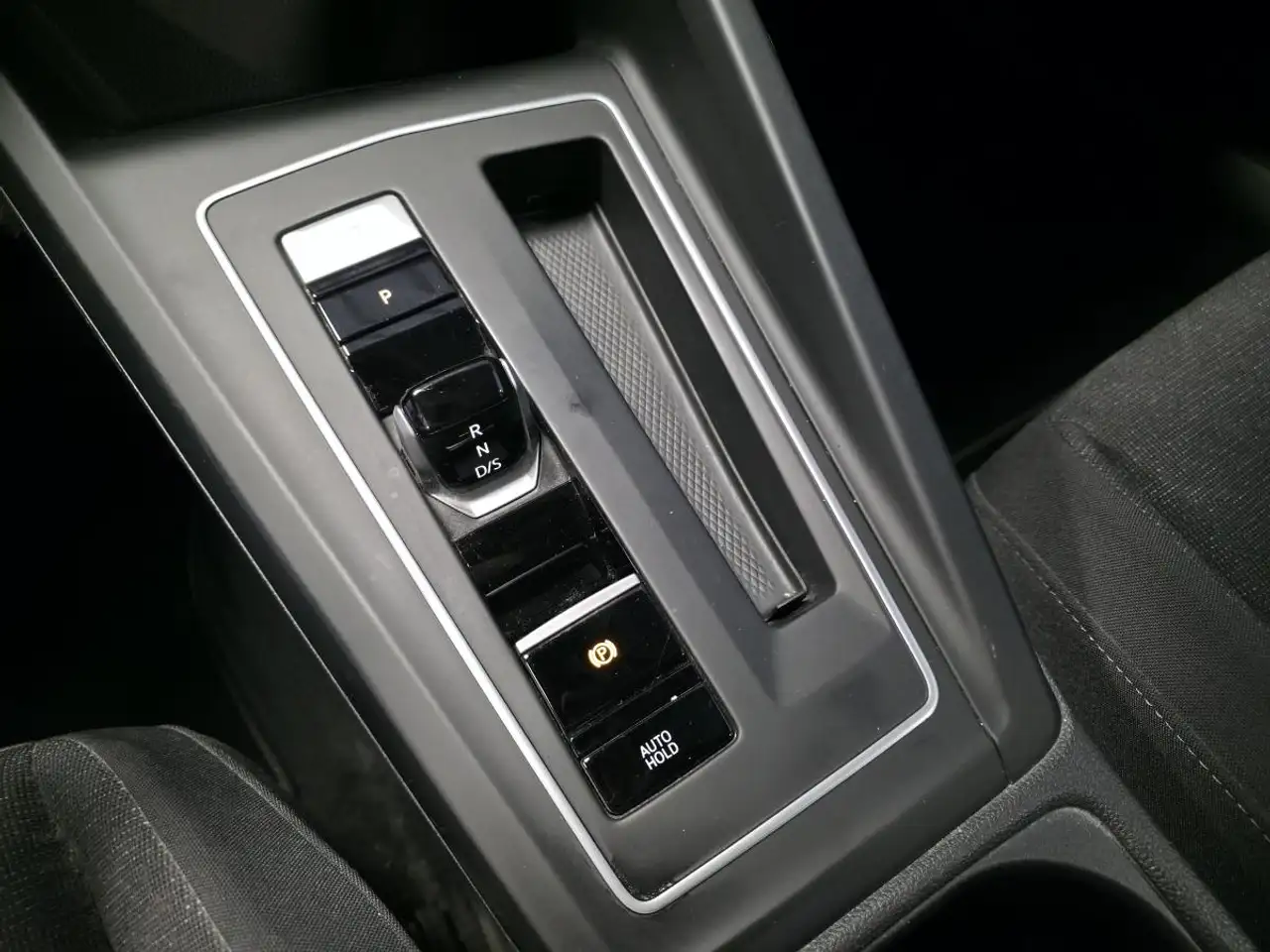 Volkswagen Golf Standard Model — photo 17