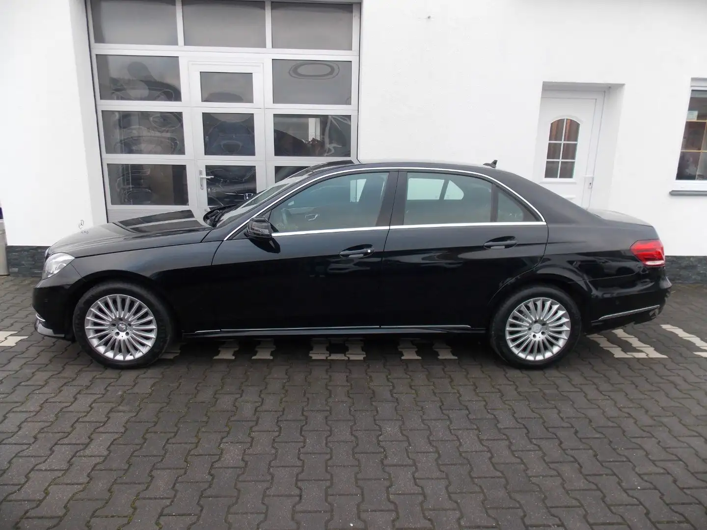 Mercedes-Benz E 250 Lim. Elegance/360° Kamera/Abstandstempomat Siyah - 2