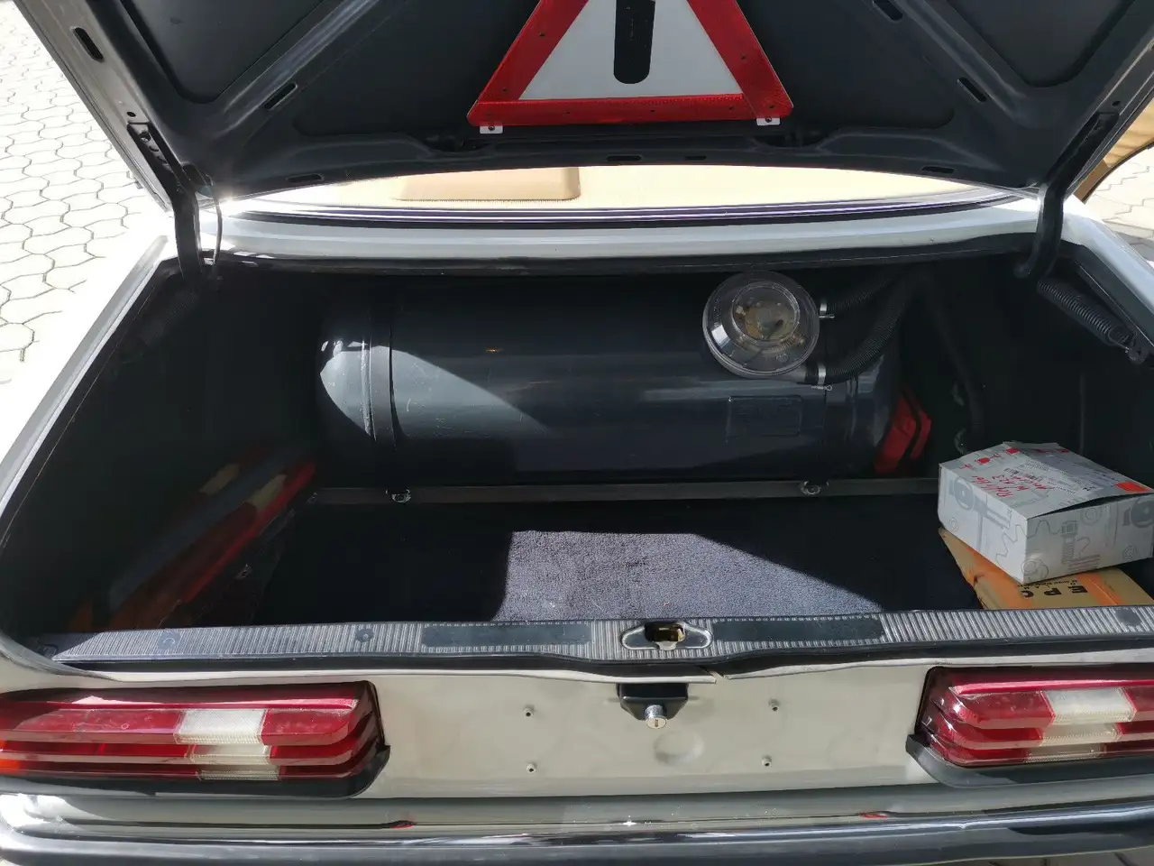 Mercedes-Benz 230 E, foto 12