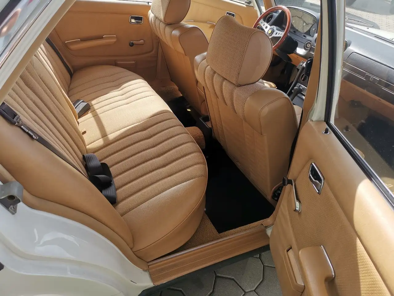 Mercedes-Benz 230 E, foto 10