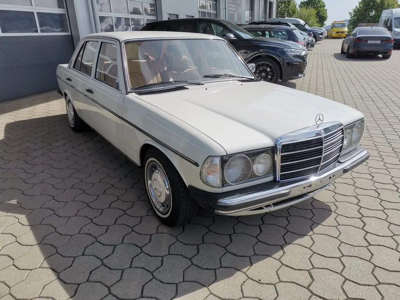 Mercedes-Benz 230 E, foto 2