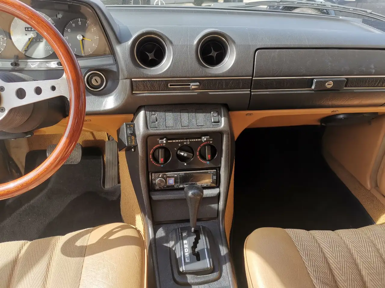 Mercedes-Benz 230 E, foto 9