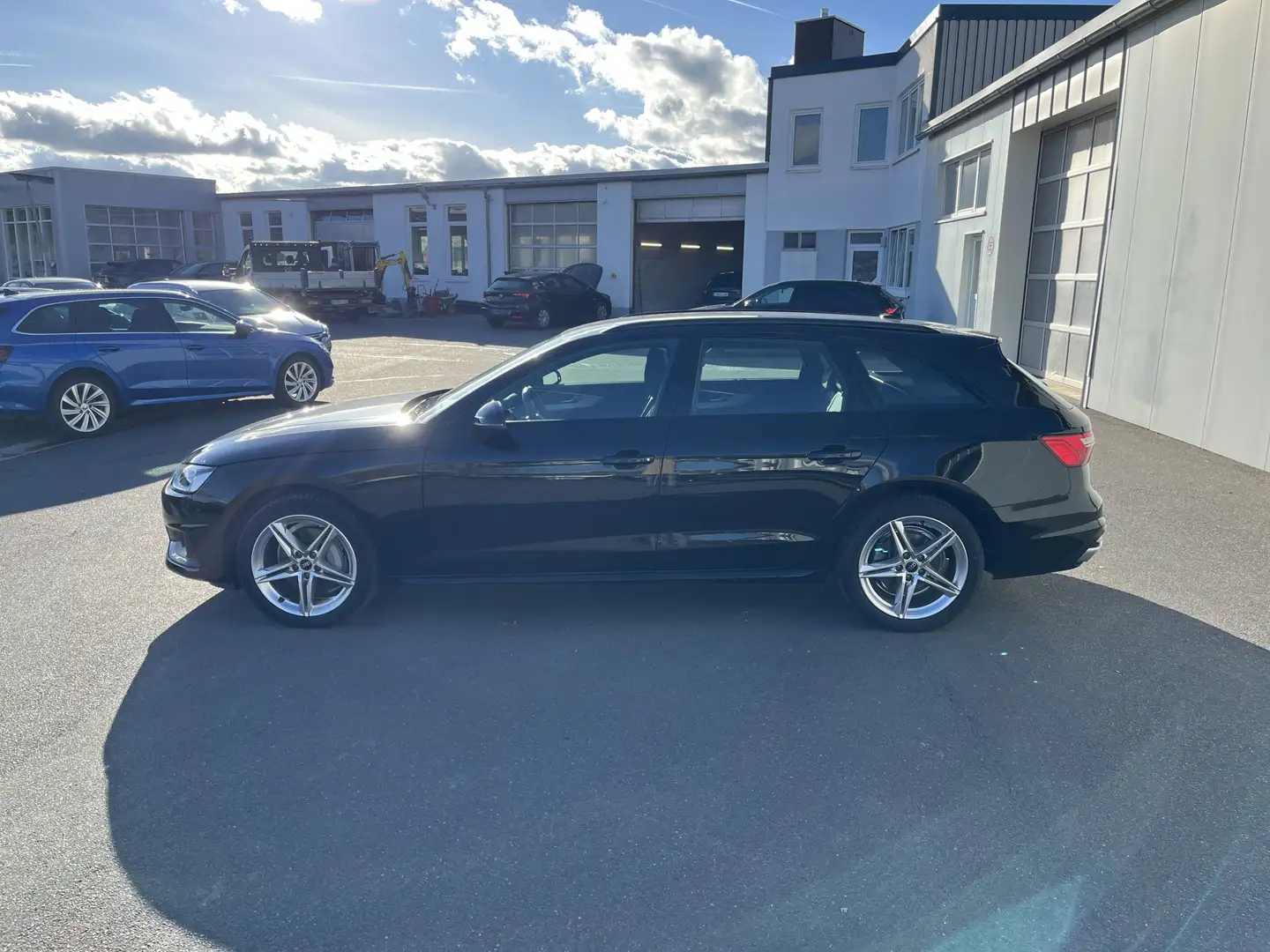 Audi A4 Avant 40 2.0 TDI quattro S tronic advanced 213€ Noir - 2