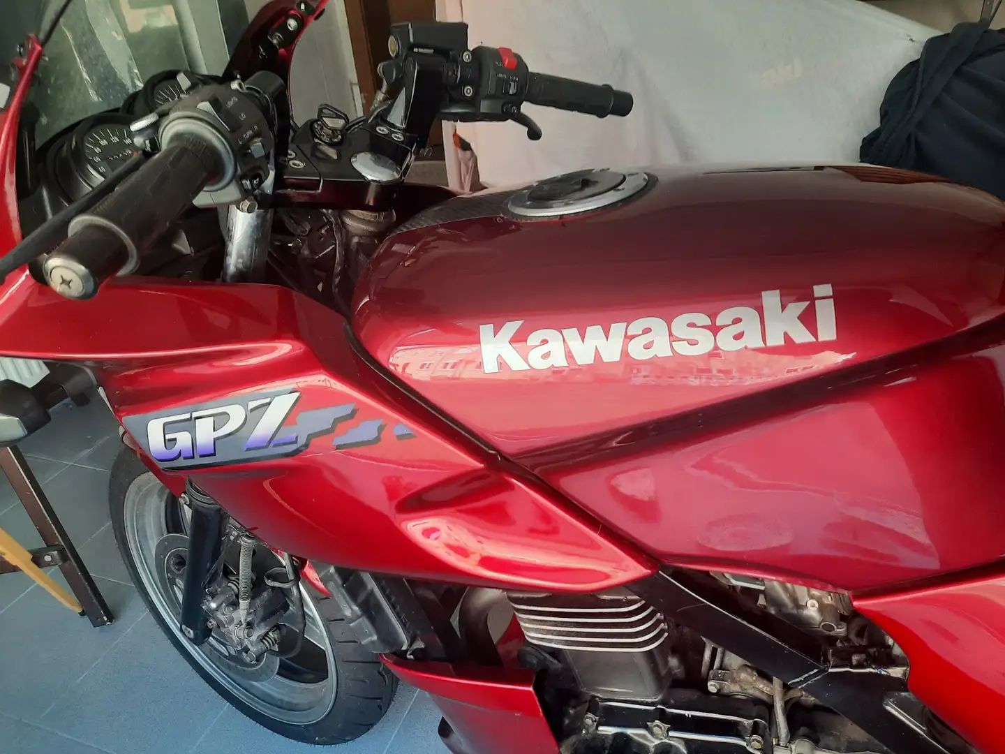 Kawasaki GPZ 500 S Rojo - 1