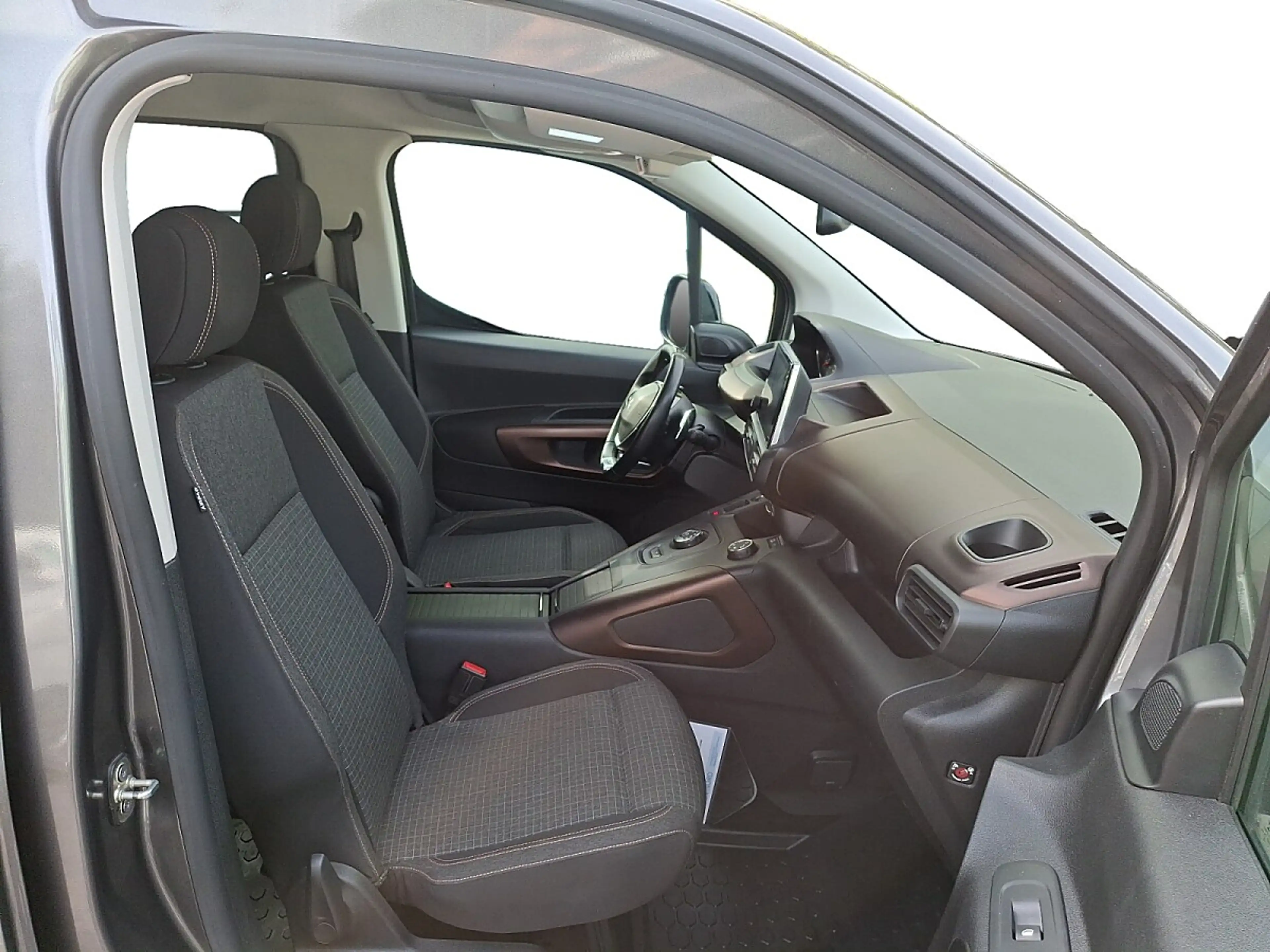 Peugeot Rifter 1,5 BlueHDI 130 S&S GT Line EAT8 Aut. — photo 11