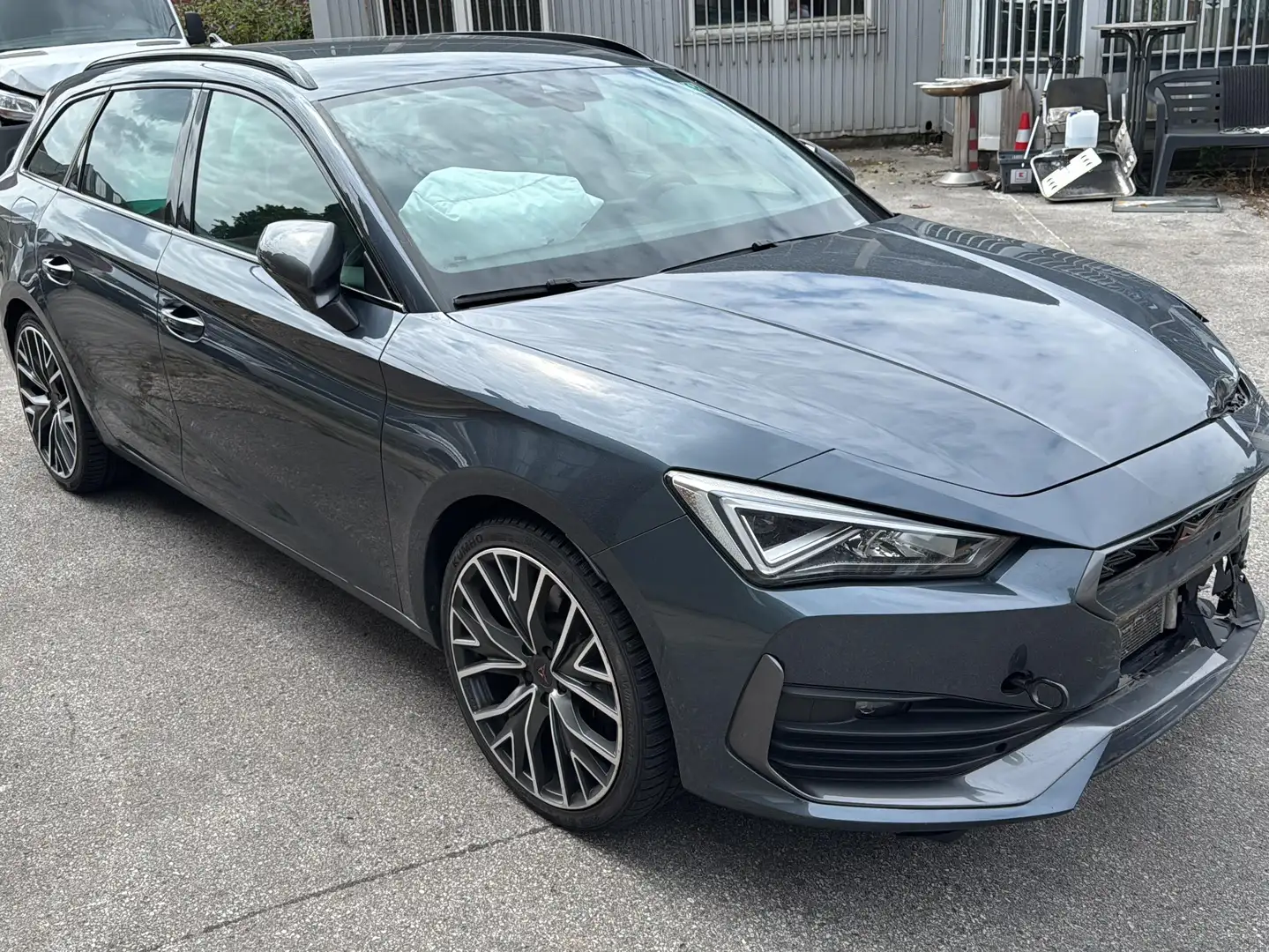 CUPRA Leon Sportstourer VZ 2.0 Automatik Kamera CarPlay 1.Han Grau - 2