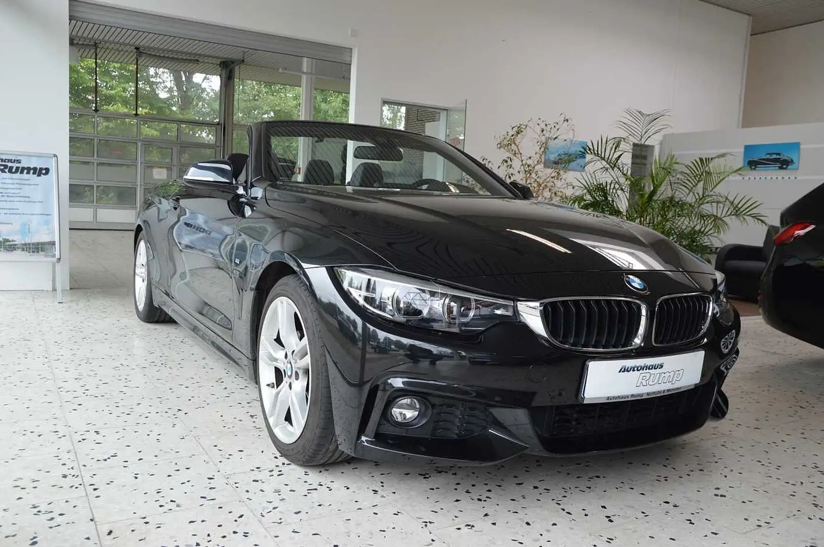 BMW 420 i Cabrio Autom. M Sport Schwarz - 2