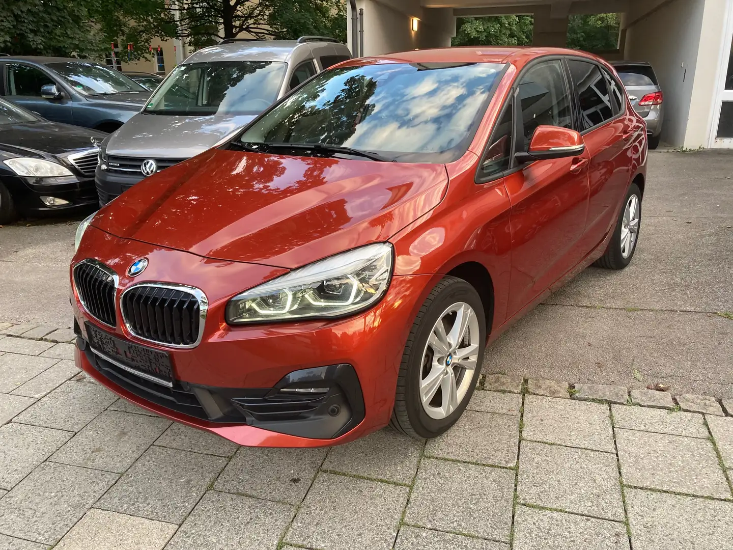 BMW 218 d Active Tour xDr Sport Line+Navi/LED/Kamera/SHZ+ Orange - 2