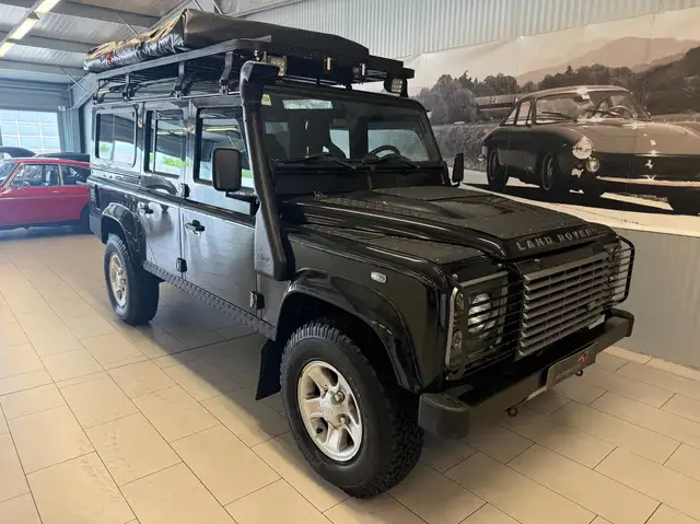 Land Rover Defender 110 view 3