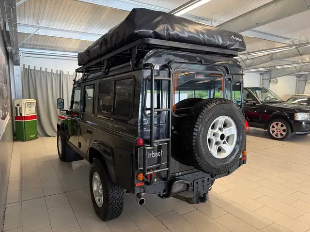 Land Rover Defender 110 view 6
