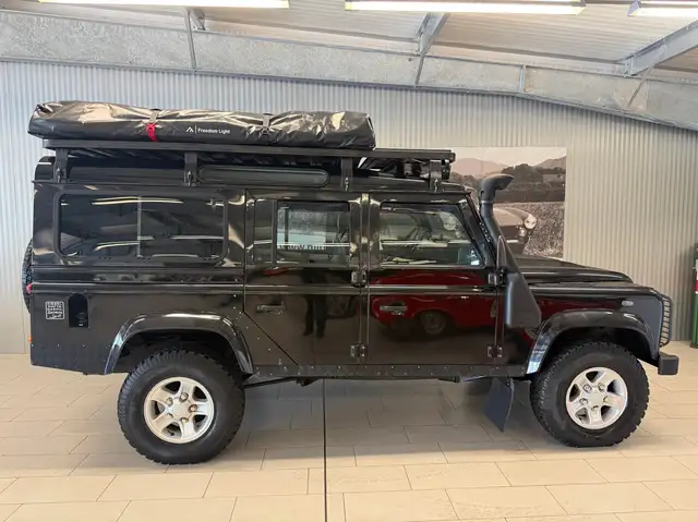Land Rover Defender 110 main image