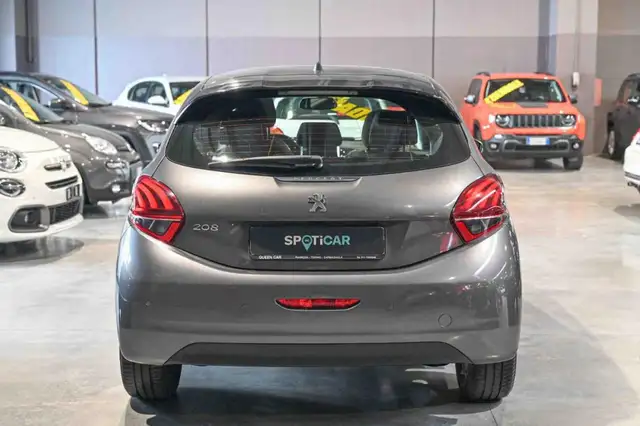 Peugeot 208 view 6