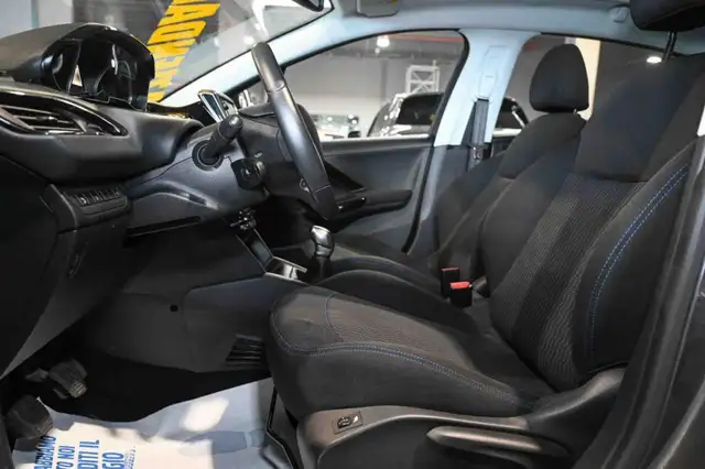 Peugeot 208 view 12