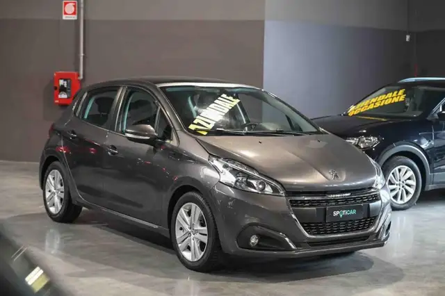 Peugeot 208 view 3