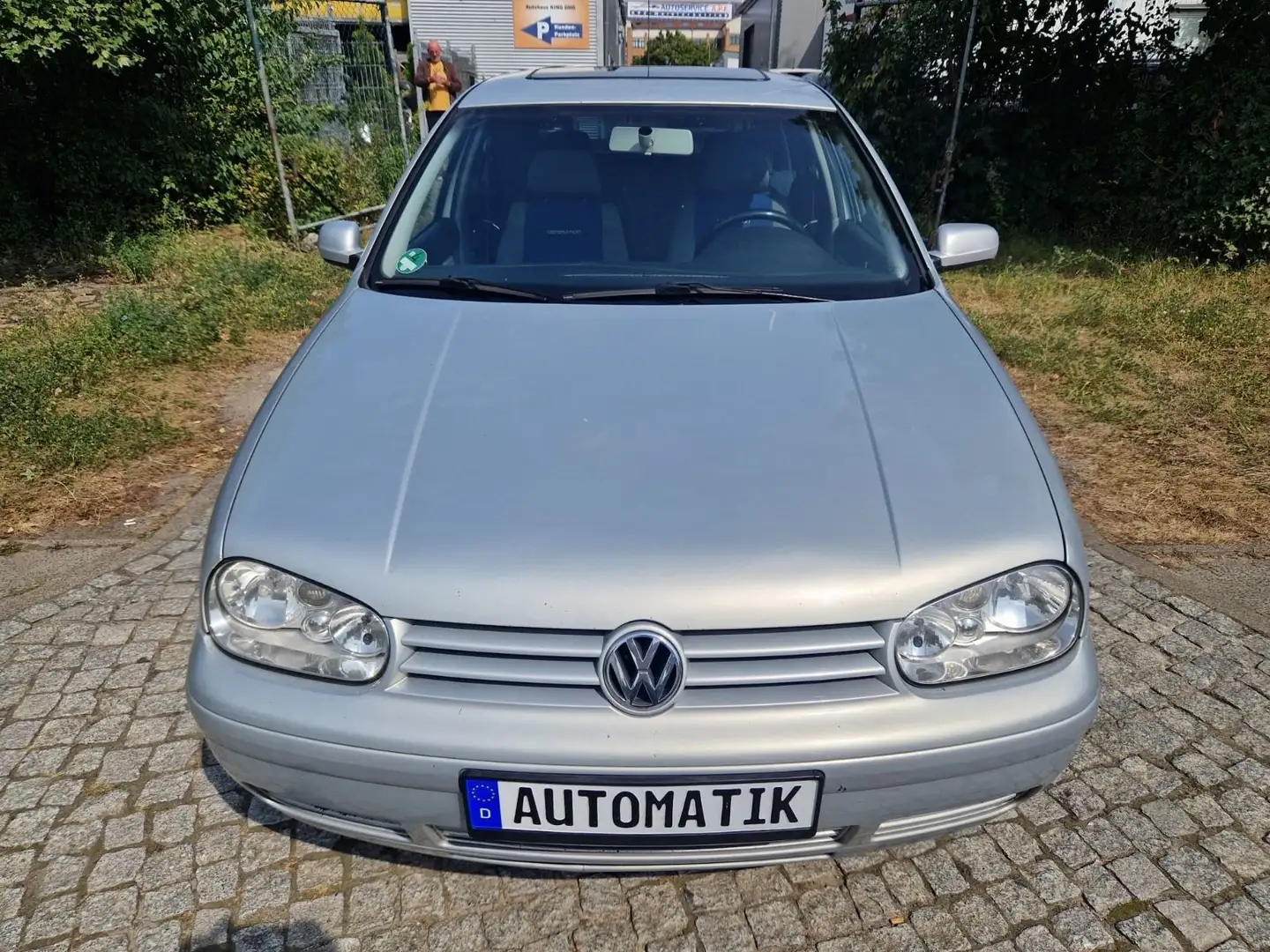 Volkswagen Golf 1.6 Auto Basis Tüv neu Automatik Juni 2027 Silber - 1