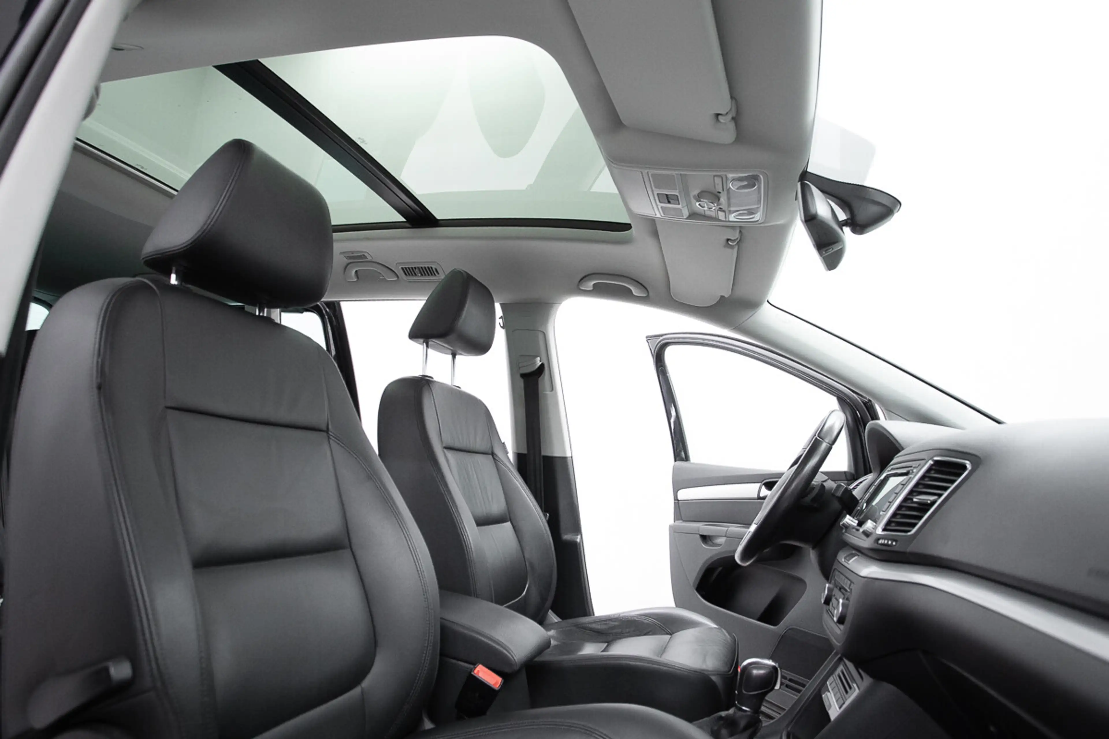 Volkswagen Sharan Highline BMT 2,0 TSI DSG | AHK | Sky | Leder — photo 10