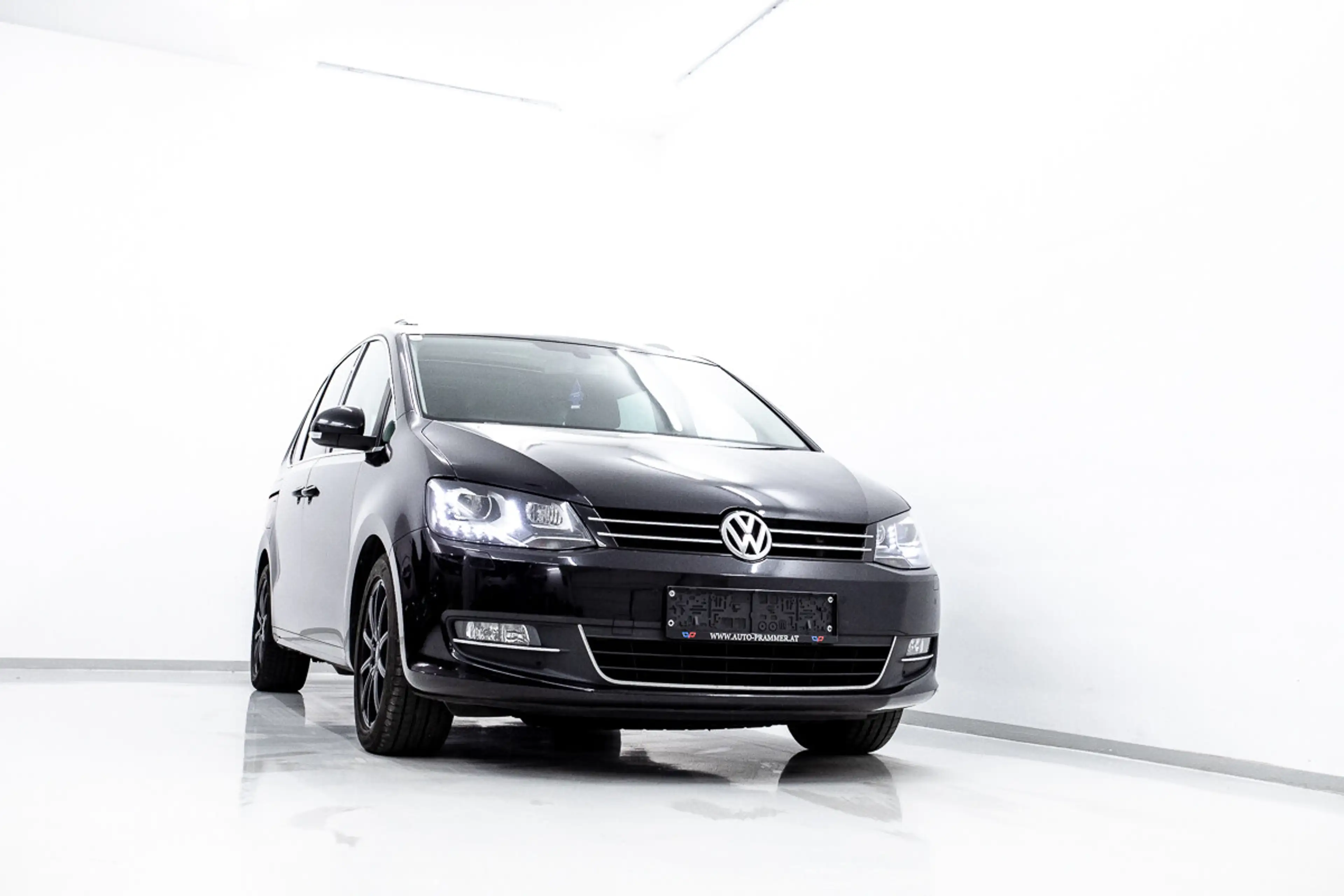 Volkswagen Sharan Highline BMT 2,0 TSI DSG | AHK | Sky | Leder — photo 2