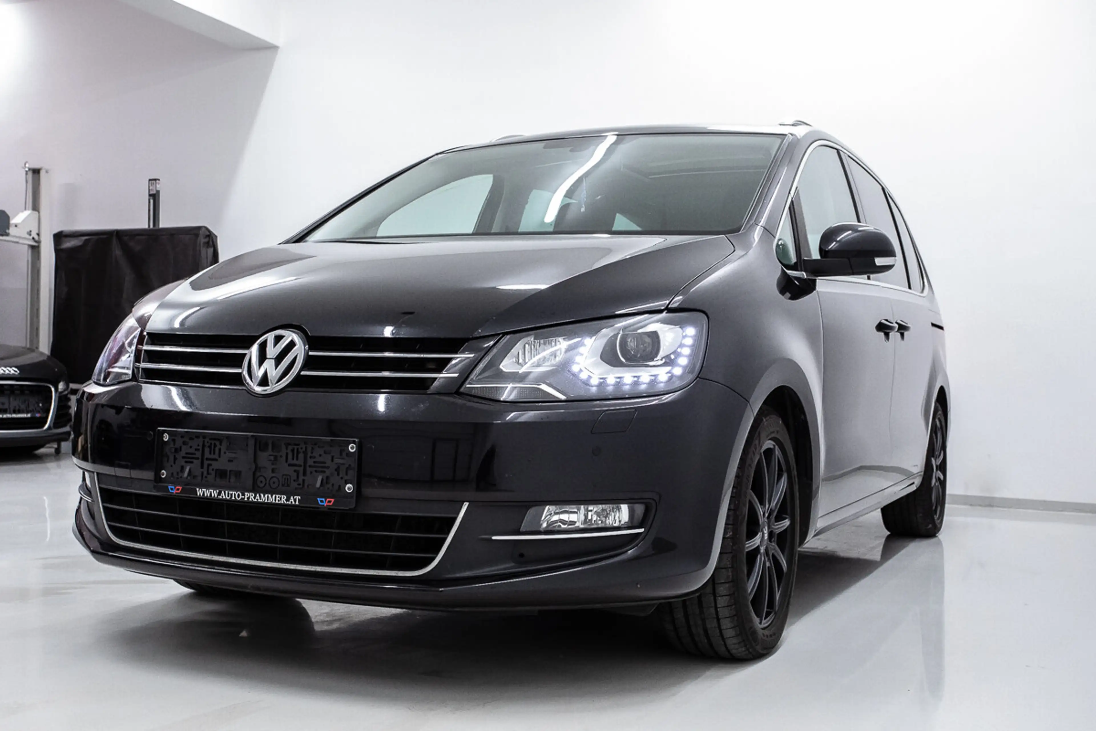 Volkswagen Sharan Highline BMT 2,0 TSI DSG | AHK | Sky | Leder — photo 5