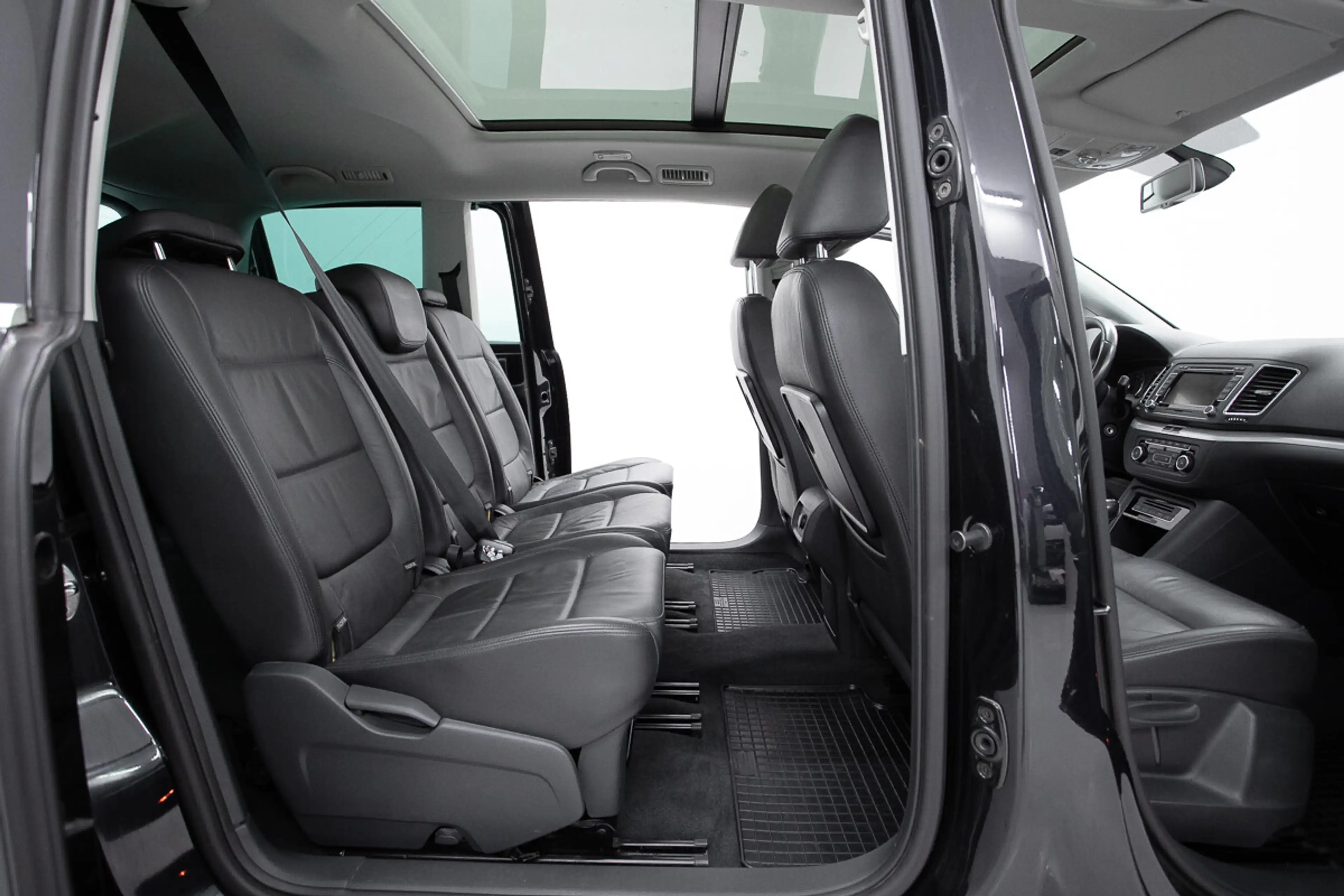 Volkswagen Sharan Highline BMT 2,0 TSI DSG | AHK | Sky | Leder — photo 11