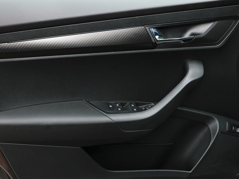 Skoda Karoq 1.5 TSI DSG Spotline AHK/Navi/RFK — photo 15
