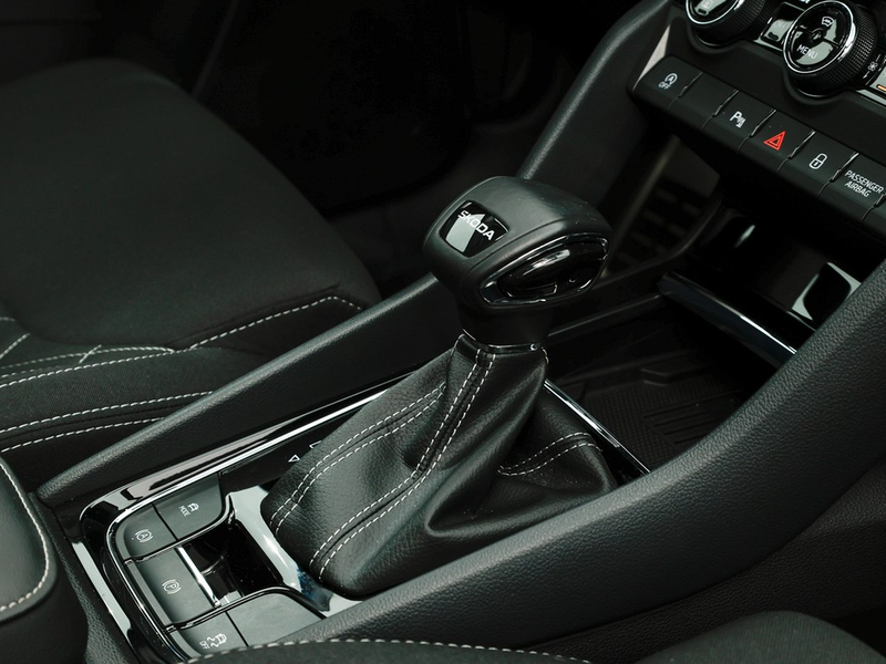 Skoda Karoq 1.5 TSI DSG Spotline AHK/Navi/RFK — photo 9