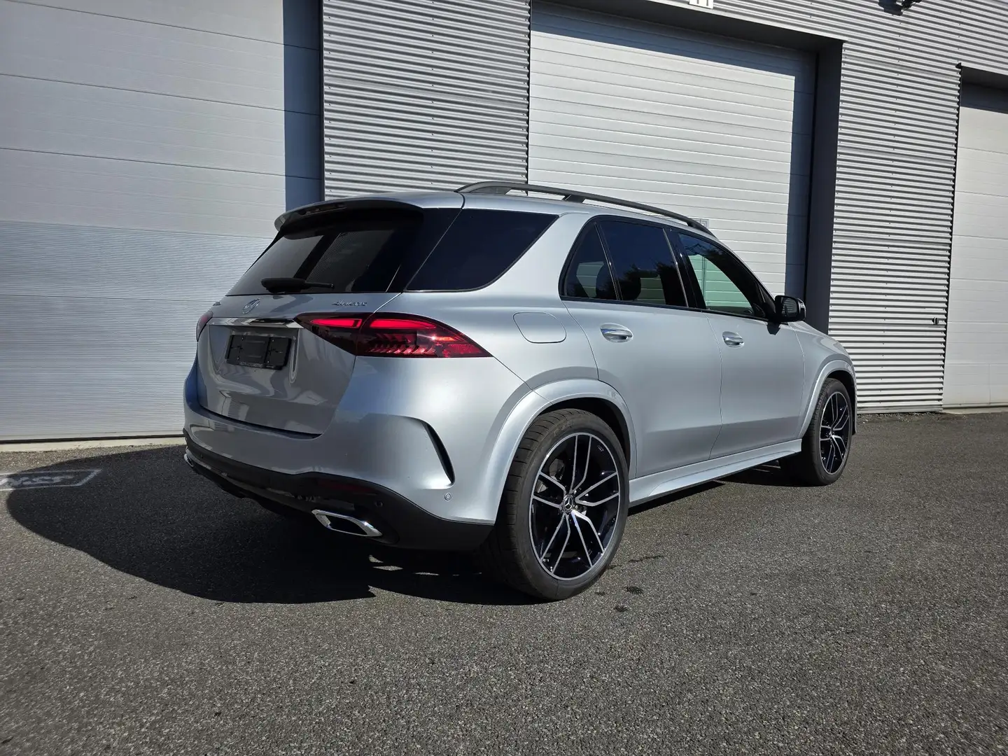 Mercedes-Benz GLE 400 e 4MATIC AMG Line | Panoramisch Dak | Trekhaak | L Zilver - 2