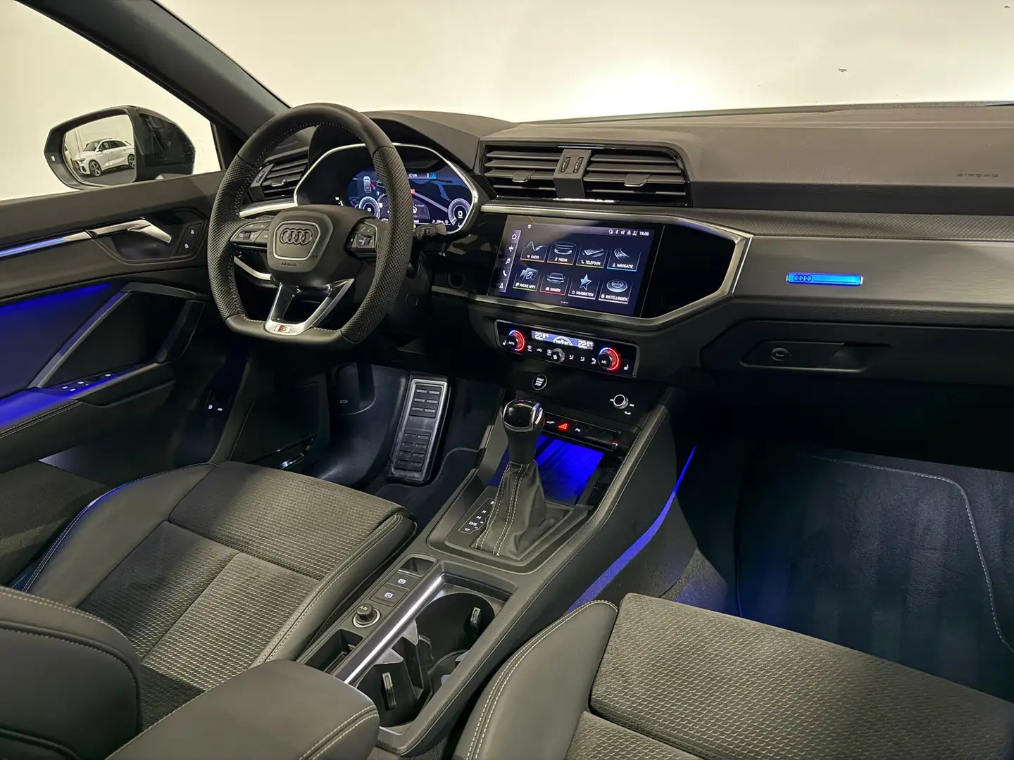 Audi Q3 Sportback 45 TFSI e RSQ3 ACC Pano Keyless Sfeer Bl Nero - 2