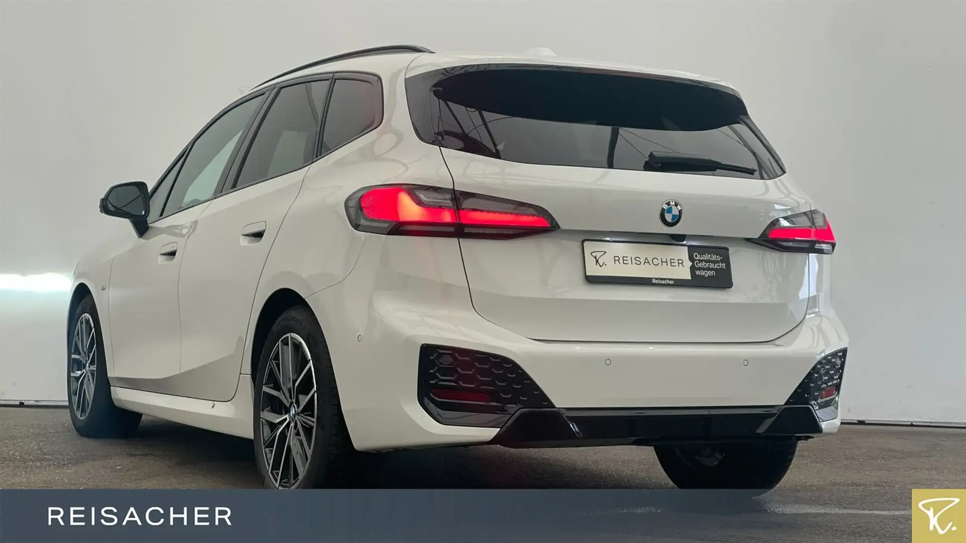 BMW 218 218d A ActiveTou MSport AHK Pano 360 HuD H&K 18" Weiß - 2