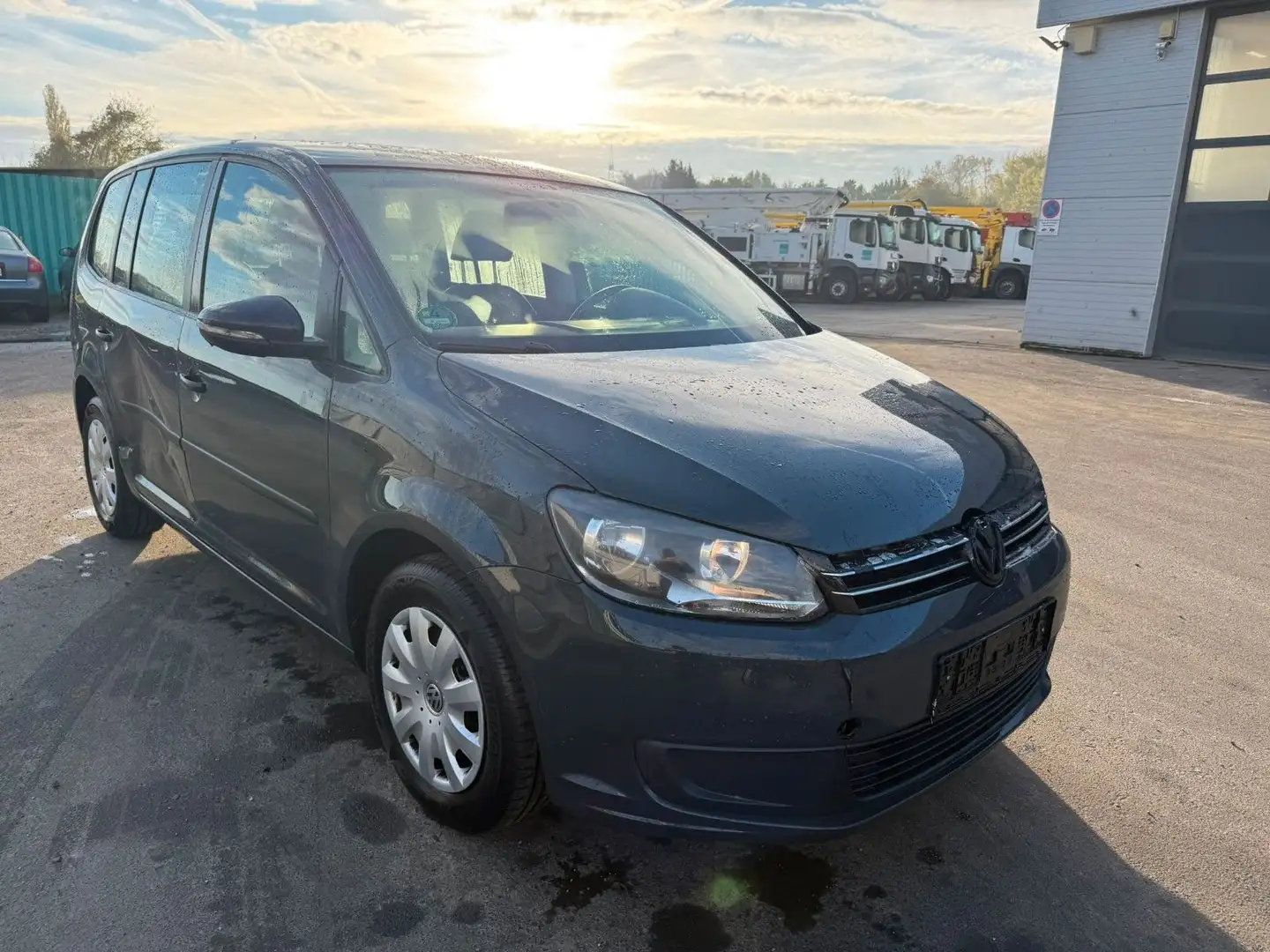 Volkswagen Touran Trendline Grau - 2