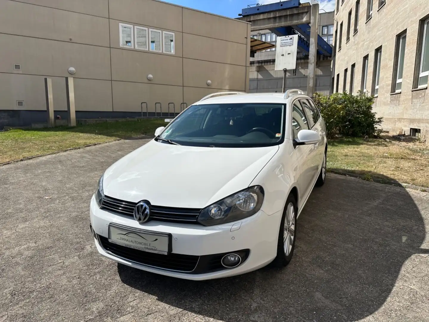 Volkswagen Golf VI 1.6 TDI Variant Style BlueMotion Navi Weiß - 1