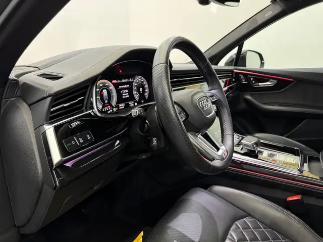 Audi Q7 view 14