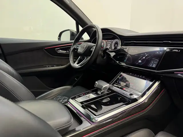 Audi Q7 view 18
