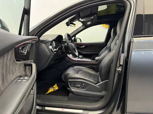 Audi Q7 view 12