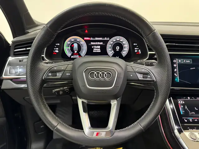 Audi Q7 view 27