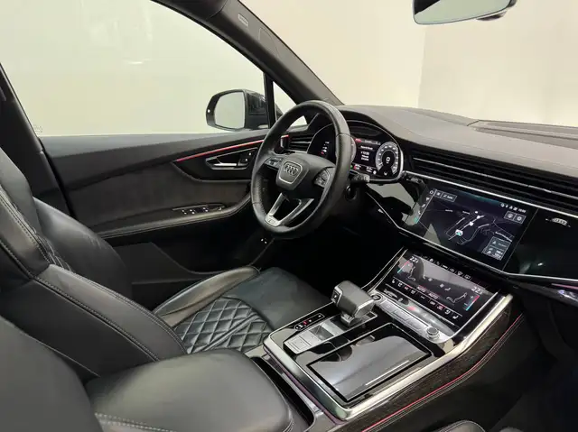 Audi Q7 view 17