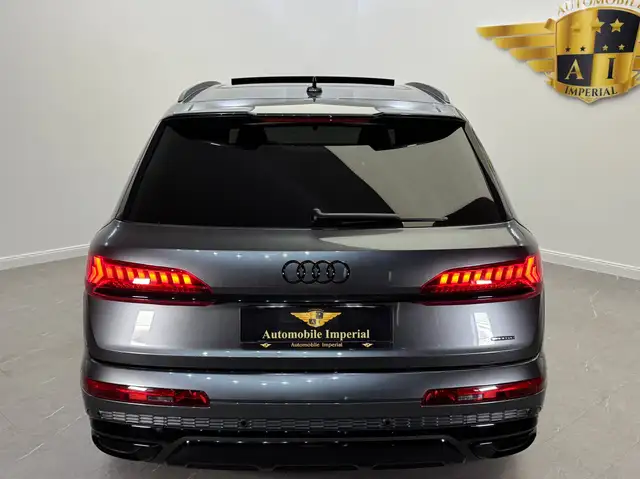 Audi Q7 view 6