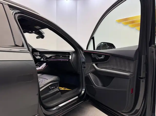 Audi Q7 view 15