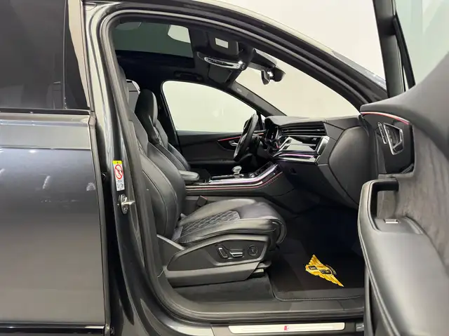 Audi Q7 view 16