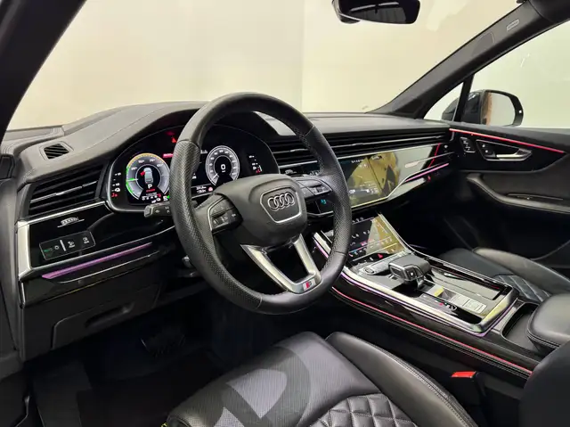 Audi Q7 view 13