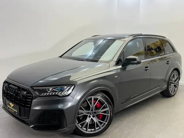 Audi Q7 view 2