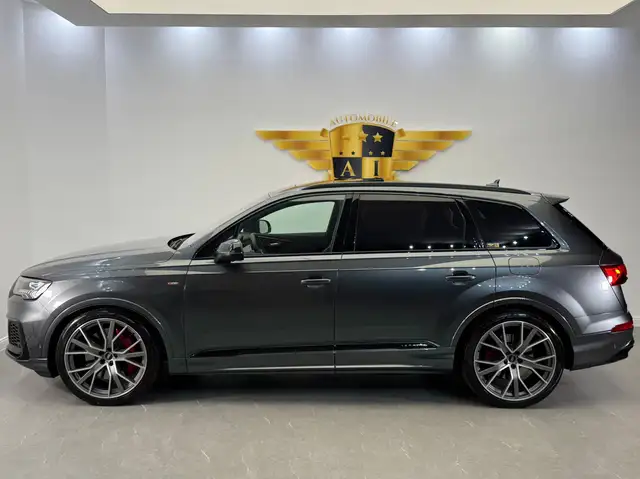 Audi Q7 view 7