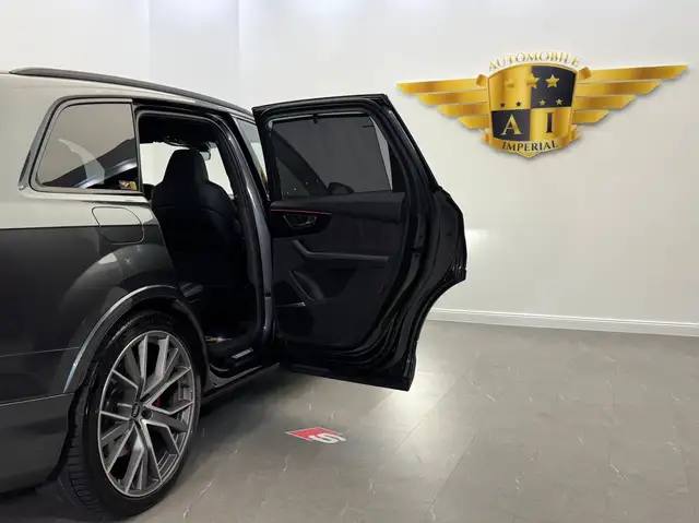 Audi Q7 view 22